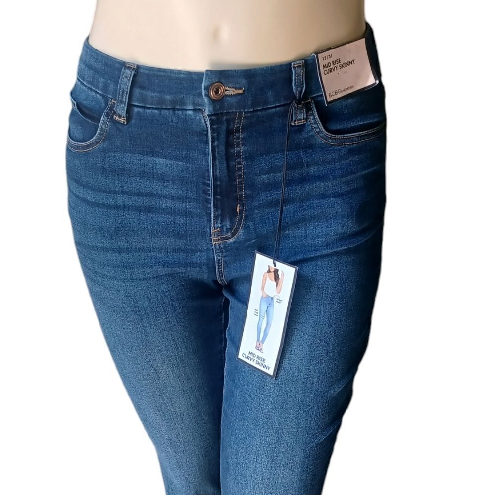 1029......BCBGeneration Mid-Rise Curvy Skinny Jeans Size 13/31